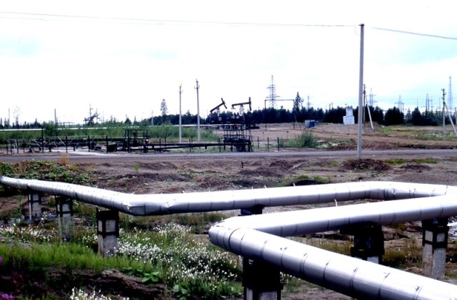 Oil pipeline and facilities in Komi, Russia. Photo: P. Prokosch